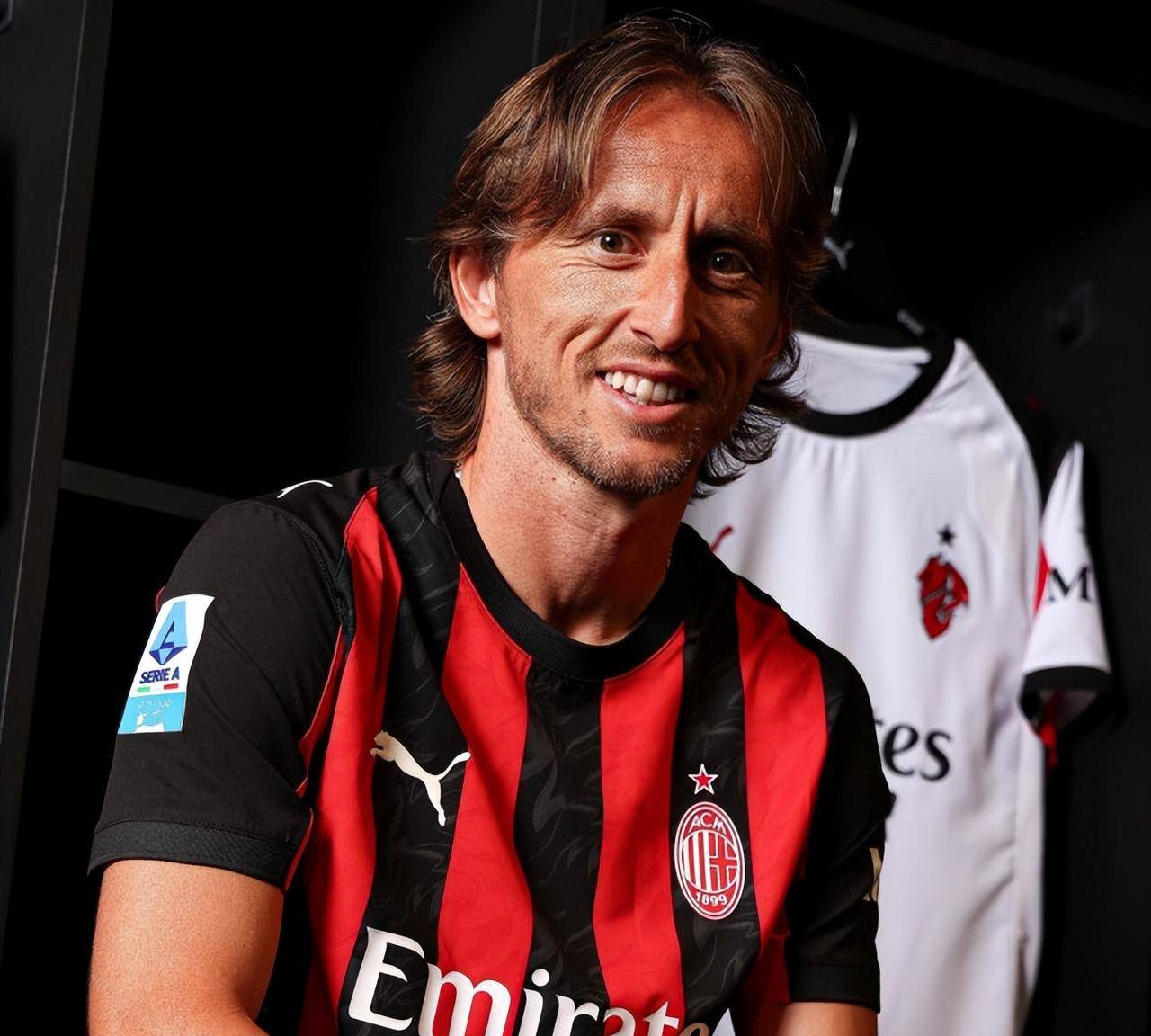 9场6球，身为中场的若昂-内维斯成为本赛季巴黎队内第一射手